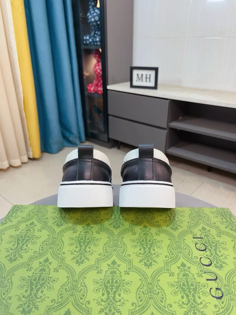 Men's shoes 💰458🌹🌹GUCCI [Gucci] New high-end brand of men's shoes, the latest fashionable casual men's shoes, trendy and versatile, relaxed and sporty style, uppers imported from Italy, first-layer cowhide, genuine leather lining, and ultra-fine workmanship. Original personalized fashionable rubber wear-resistant outsole, light and comfortable on the foot, size 38-44